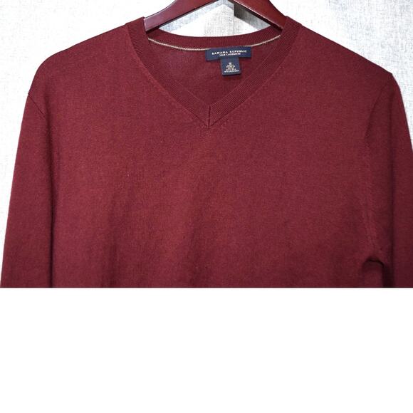 Banana Republic Silk Cashmere V Neck Sweater in Burgundy – Size M - Picture 2 of 3